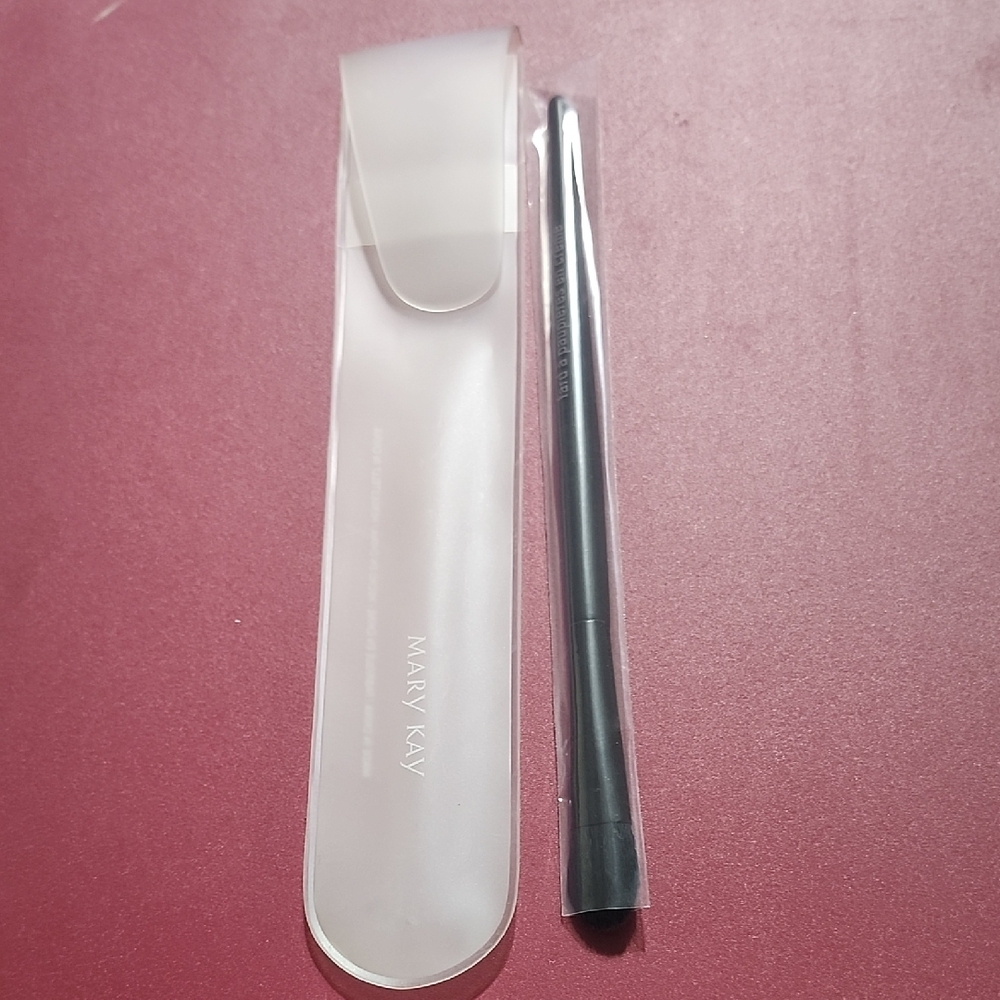 Mary Kay cream color brush applicator in plastic protective case